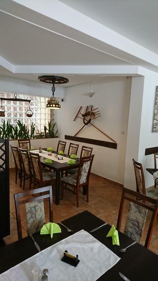 Restaurant Rosengarten 诺伊鲁平 外观 照片